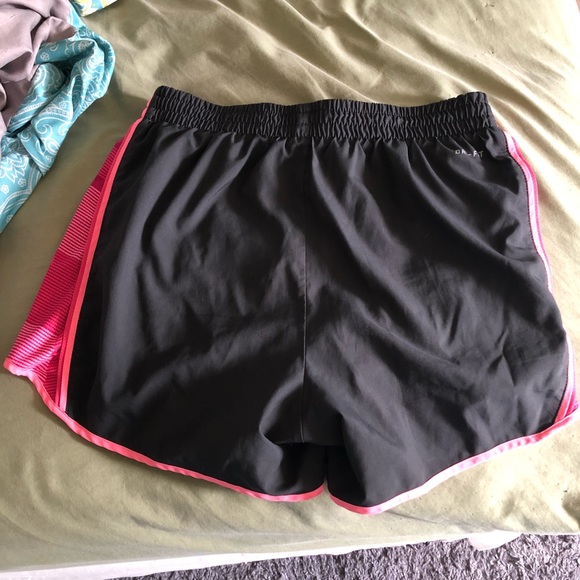 NIKE SHORTS - Picture 2 of 2